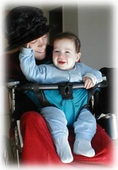 Roditelj s invaliditetom: Kako je biti roditelj i korisnik/korisnica kolica?