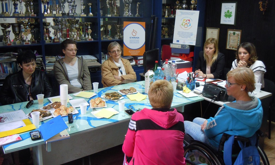 Iza zatvorenih vrata: fokus grupa sa zrenjaninskim ženama s invaliditetom